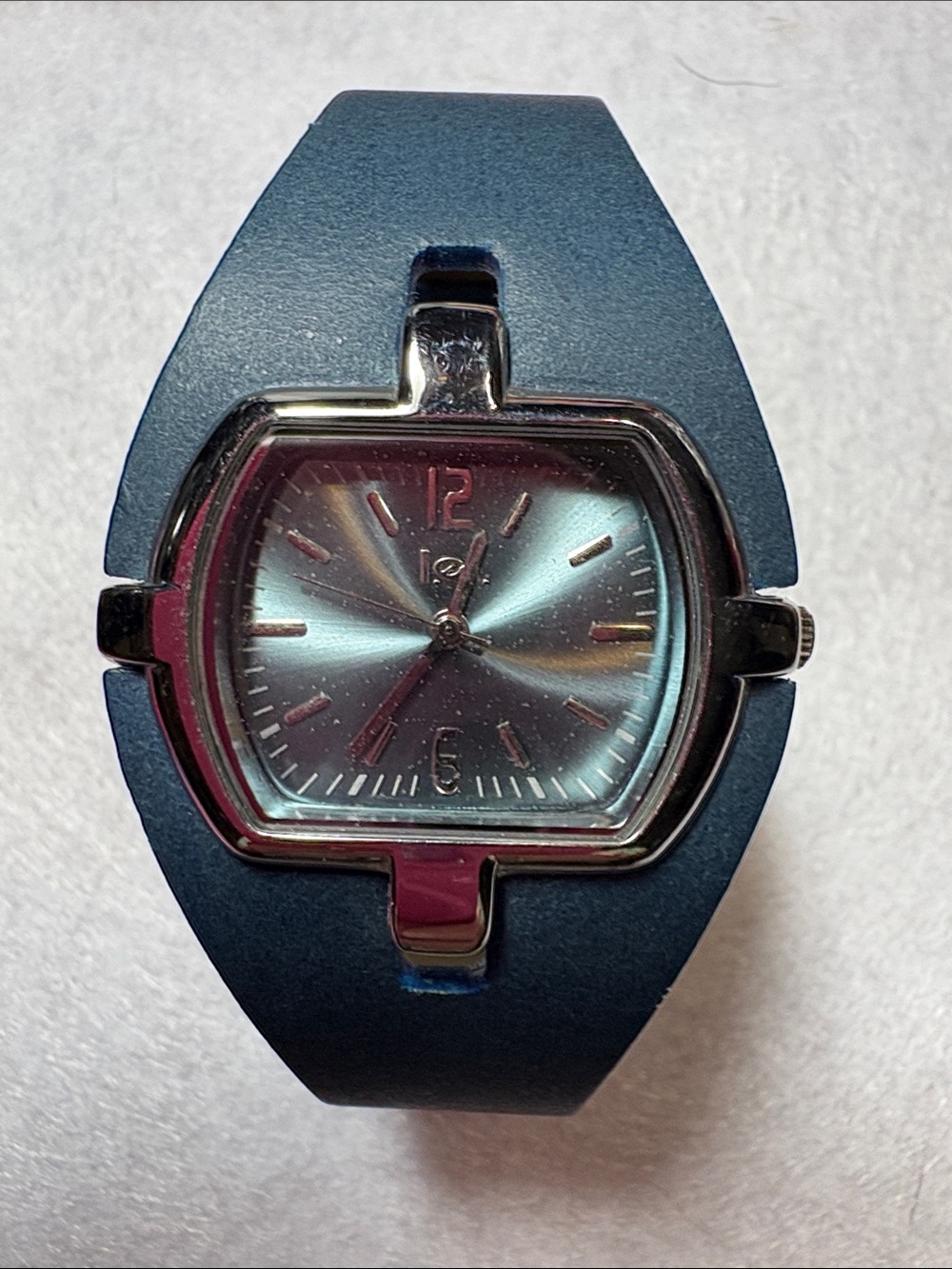 “L.E.I.”-Blue Women's Fashion Watch - Sleek Casual Timepiece. Needs 377 Battery.